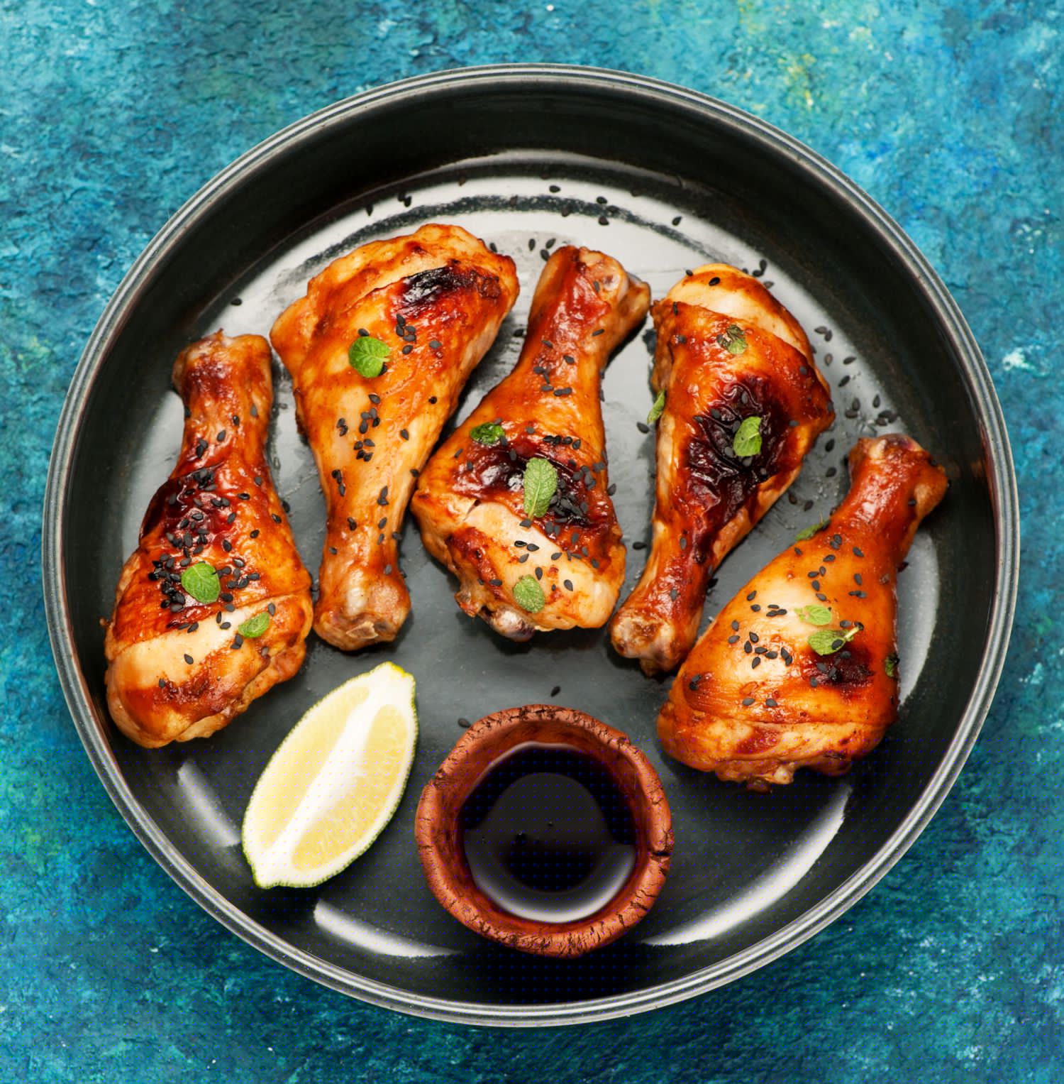 ไก่เจิร์กแบบจาเมกา เครื่องเทศ วิธีปรุง และเครื่องเคียงยอดนิยม